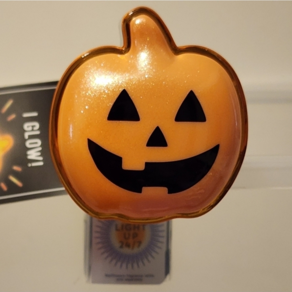 ✨️🎃NWT BATH & BODY WORKS LIGHT UP NEON JACK O LANTERN PUMPKIN 🎃WALLFLOWER PLUG